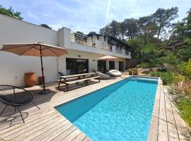 Charmante villa avec piscine proche de la plage、ピラ・シュル・メールのホテル