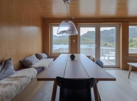 Modern Rorbu Ryten 1, cottage in Sund