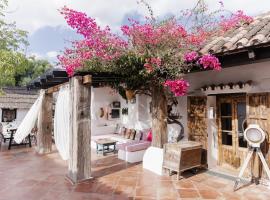Boutique Hotel Rancho Los Lobos – hotel w mieście Jimena de la Frontera