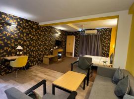 OLD MAPLE LEAF, hotel in Golf Course Road, Gurgaon
