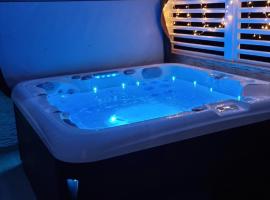 Apartmani Sabbioso, hótel með jacuzzi-potti í Lopar