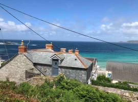 Amazing seaside Loft apartment with sea views ., ξενοδοχείο σε Sennen Cove