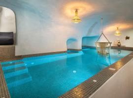 Mystagoge Retreat cave with an indoor pool and gym, hotell sihtkohas Vóthon