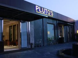 Plutos Hotel, hotel di South Delhi, New Delhi