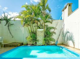 Casa c piscina em cond 150m praia Mariscal CCM004、ボンビーニャスのホテル