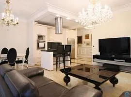 Large and Luxury 3city Apartment in Gdańsk with Two Balconies by Noclegi Renters