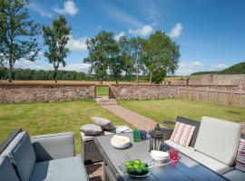 Dryburgh Steading Two, hotel i Saint Boswells