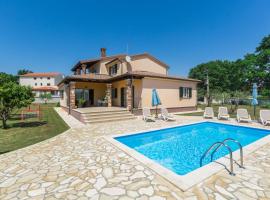 Beautiful villa Pianta with pool in Porec – hotel z parkingiem w mieście Krmenjak