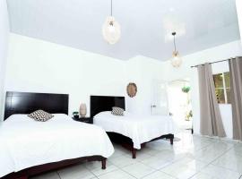 Habitación Deluxe Tierra - Villa Valle Campo, pet-friendly hotel in Nahuizalco