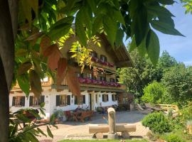 Gästehaus Herbstbauernhof, hotel em Siegsdorf