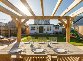 4BR Beach House sleeps 10 - 5 mins walk to the Sea, hotel em West Wittering