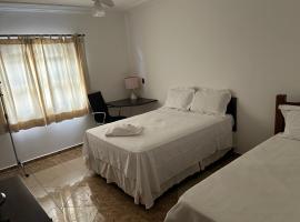 Quarto com / Bosque / Estoril / SJC, homestay in São José dos Campos