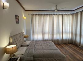 Spectacular Spacious Golf View 2 Bedroom Apartment, hotel in Noida