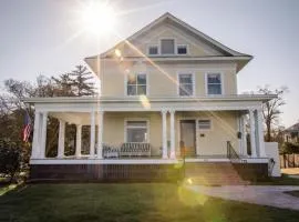 Clifton House - King Suite in Historic Home, Mississippi River Views