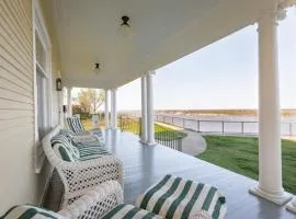 Clifton House - King Suite in Historic Home, Mississippi River Views