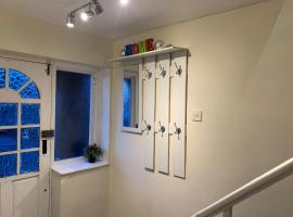Contractor & Family Friendly House Romford, apartemen di Havering