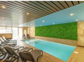 Ta Spiru House of Character with heated indoor pool, seoska kuća u gradu Munxar