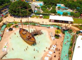 Piazza diRoma com acesso ao Acqua Park - Gualberto, leilighetshotell i Caldas Novas