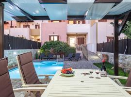 Luxurious Villa with Private Pool, hotel in Makry Gialos