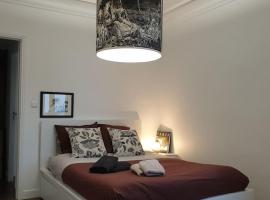 Charming & practical near Paris, hotell i Gentilly