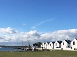 Exklusives FERIENHAUS im Yachthafen Peenemünde - mit Seeblick, cabaña o casa de campo en Peenemünde