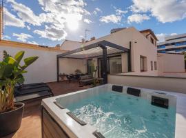 Atico Duplex Playa Area Barcelona con SPA exterior: Montgat'ta bir otel