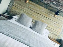 Inn On The Prom At The Fernlea Hotel