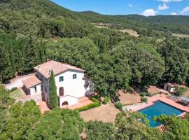 Casa Rondine, hotel with pools in Podere Dottrina