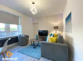 2 Bedroom Apartment by Central Serviced Apartments - Monthly Bookings Welcome - FREE Street Parking - WiFi - Smart TV - Ground Level - Family Neighbourhood - Sleeps 4 - 1 Double Bed - 2 Single Beds - Heating 24-7 - Trade Stays - Weekly & Monthly Offers