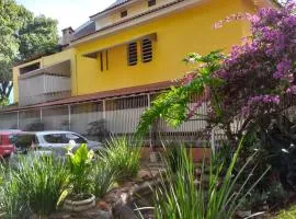 Kzazendf Cama&Cafe Hospedagem Familiar、ブラジリアのB&B