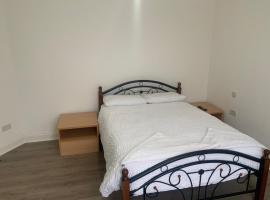 EAST LONDON En-Suite Contact US FOR GROUP BOOKING & LONG TERM BOOKIN, hotel a Ilford