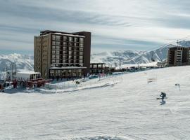 Departamentos ALOJAMIENTO OFICIAL GRAN PARADOR ski in - out, Centro de Ski El Colorado, Farellones - Único con descuentos en servicios del Centro de Ski, ski resort in Farellones