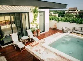 Romantic Roof Top Penthouse! BBQ and Priv. Pool