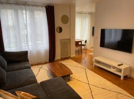 Un nid douillet- parking privé-résidence fermée-45m2, Hotel in Aubervilliers