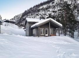 Flott Feriehus - Tjørhom，Sinnes的飯店