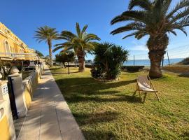 Beautiful home 50m private beach Campello Alicante, cottage in El Campello