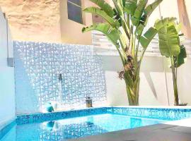 LuxuryVilla with Private Heated pool And Spa 7P, SPA viešbutis Karteiroje