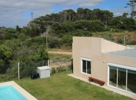 New House w/Pool + Beach 100m, holiday home in Ocean Park