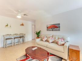 Convenient Mesa Apartment about 9 Mi to Downtown, מלון בLeisure World