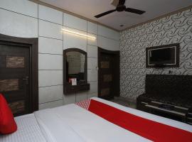 OYO Hotel Vanshika, מלון ליד Agra Airport - AGR, 