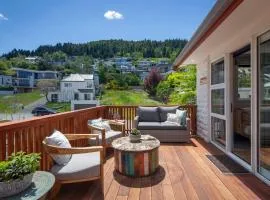 Hillside Villa 3- Walk To Town- AC- Free Parking
