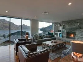 Limerick- Fire Place- Lake Views- BBQ- AC