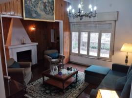 La Dorada , Casa entera en Excelente Zona Residencial con cochera techada, khách sạn sang trọng ở Rosario
