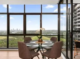 Chic 1-Bed with Pool by River Ferry & Amenities