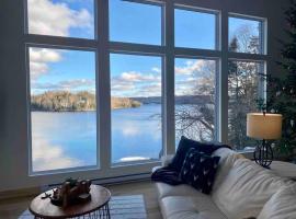 Luxury Panoramic View Waterfront-SPA-Games-Mont Tremblant, hotell sihtkohas La Minerve