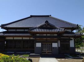 Traditional Japanese house with cherry blossoms, pet-friendly hotel in Hasunuma