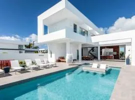 Oceanside 2 Bedroom Luxury Villa with Private Pool, 500ft from Long Bay Beach -V6