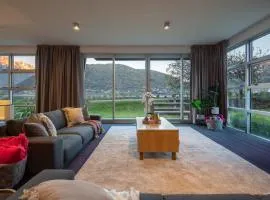 Villa Mantra- Free Parking- AC- Direct Lake Access
