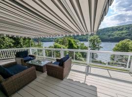 Candlewood Lake -Family Getaway, Lakefront 3775 sqft Home, villa in Danbury