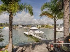 Hosts on the Coast - Pelicans Coastal Perch